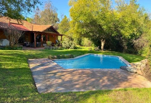 Parcela de 5.000 m2 con Casa 160 m² en María Pinto – Árboles Frutales, Piscina y Condominio Cerrado